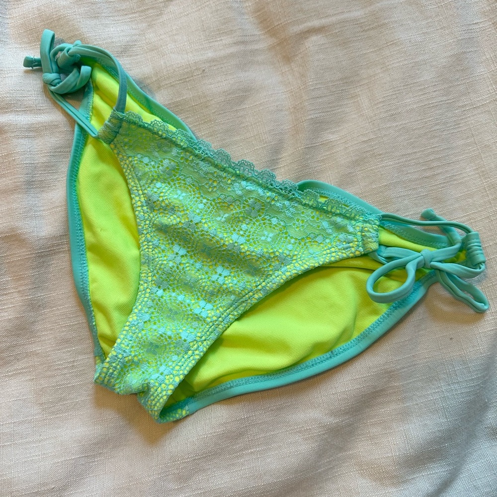 cinched xhilaration bikini bottoms